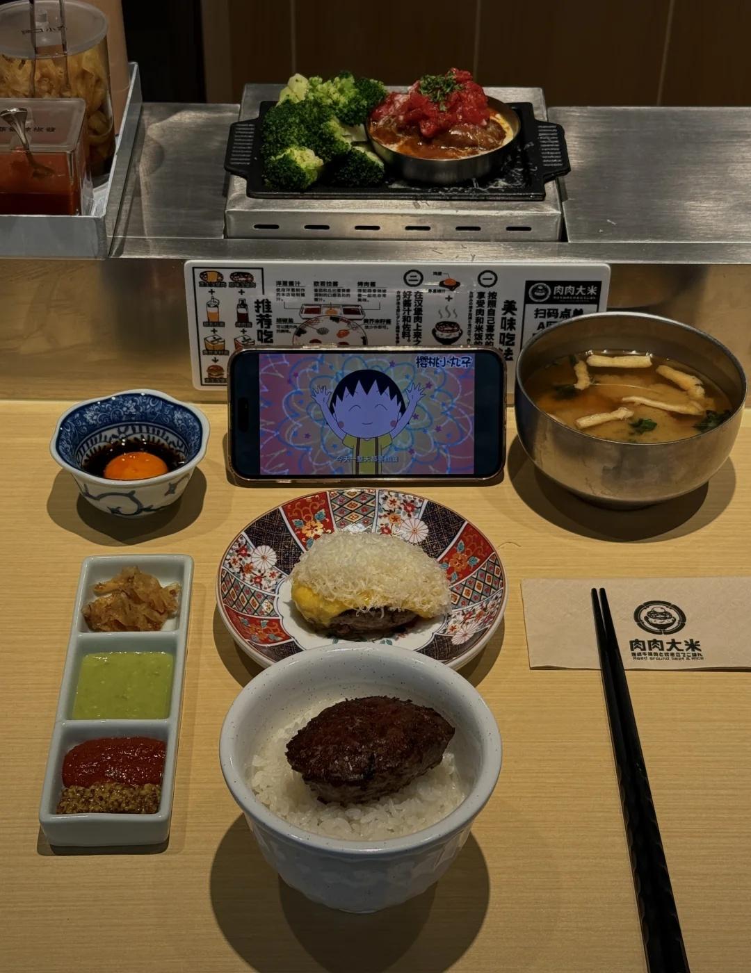 广州新的！！！i人最爱的一人食！！！
东方宝泰新开的！超好吃的汉堡肉饭
肉饼🥩