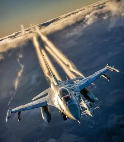 现在终于搞明白为什么歼10C卖不出去了，因为大部分的国家都在等土耳其仿制的歼10