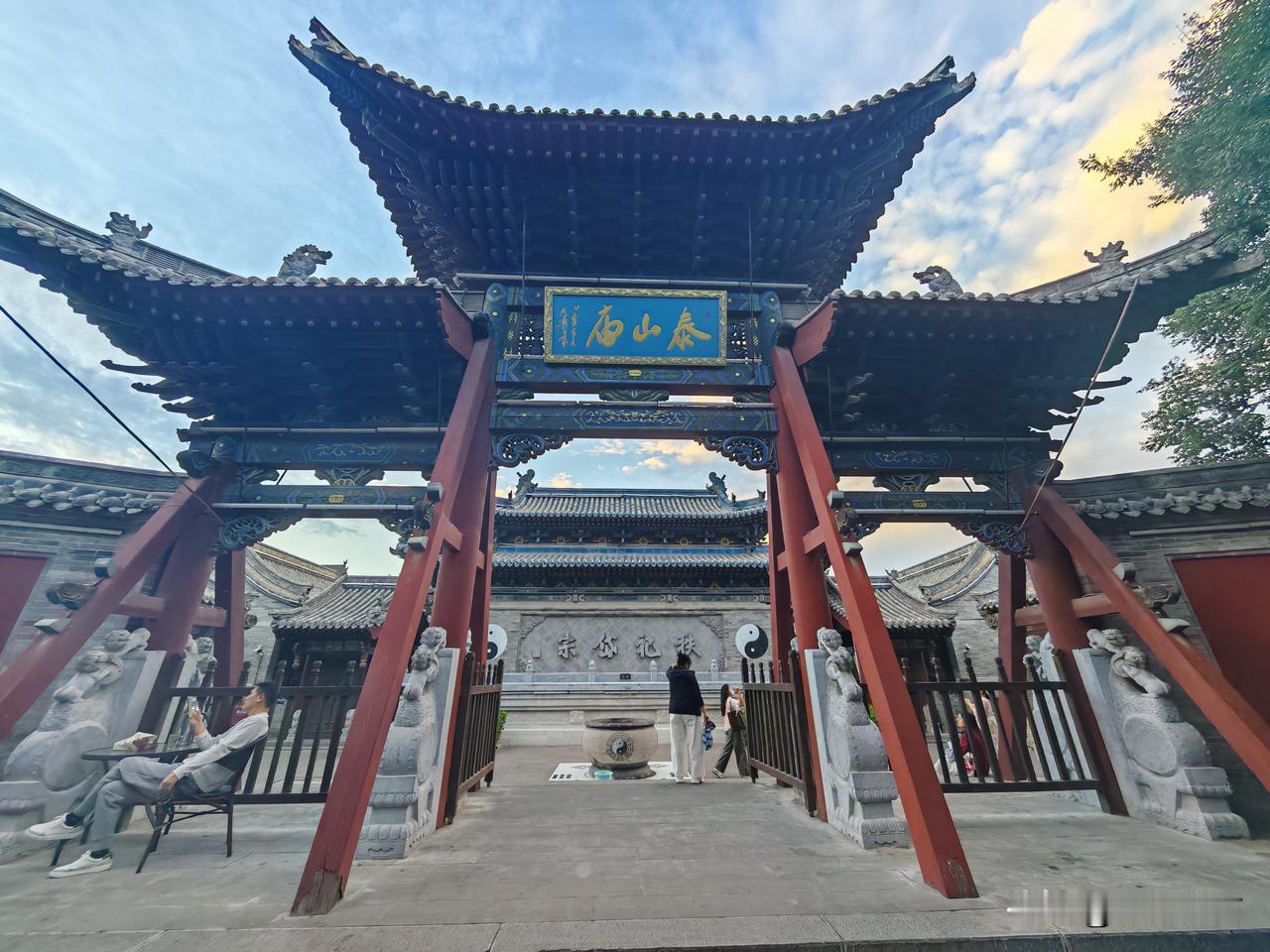 老两口自驾游之山西忻州古城
9月7日早7时许，北门止步入古城，沿南北大街南行，依