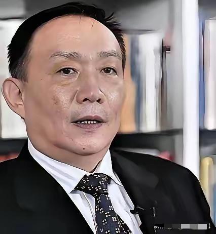 卢麒元说:最狠的间谍，不偷你的情报，也不策反你的人，就像有人进了你家，不偷钱不抢