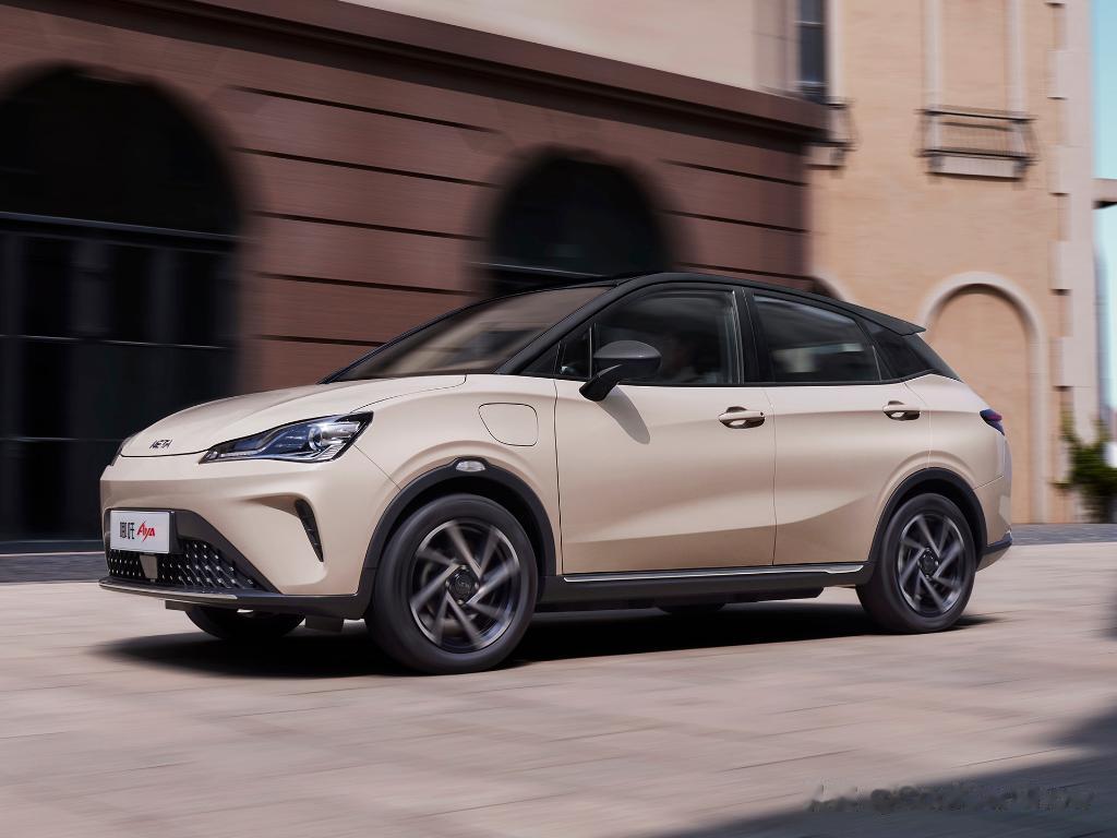 哪吒AYA正式上市，售价7.38-8.88万！作为哪吒V的换代车型，提供401k