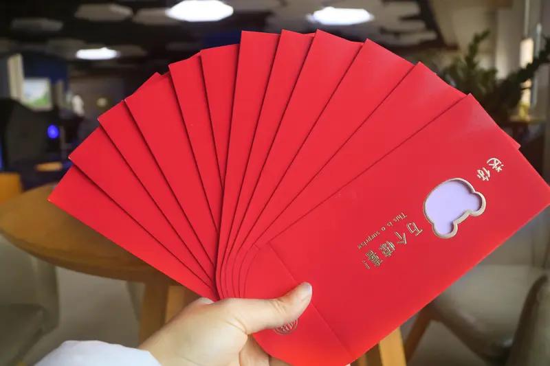 集卡领红包这活动，真让人又爱又恨。就拿常见的集生肖卡来说，每年大家都跟疯了似的去