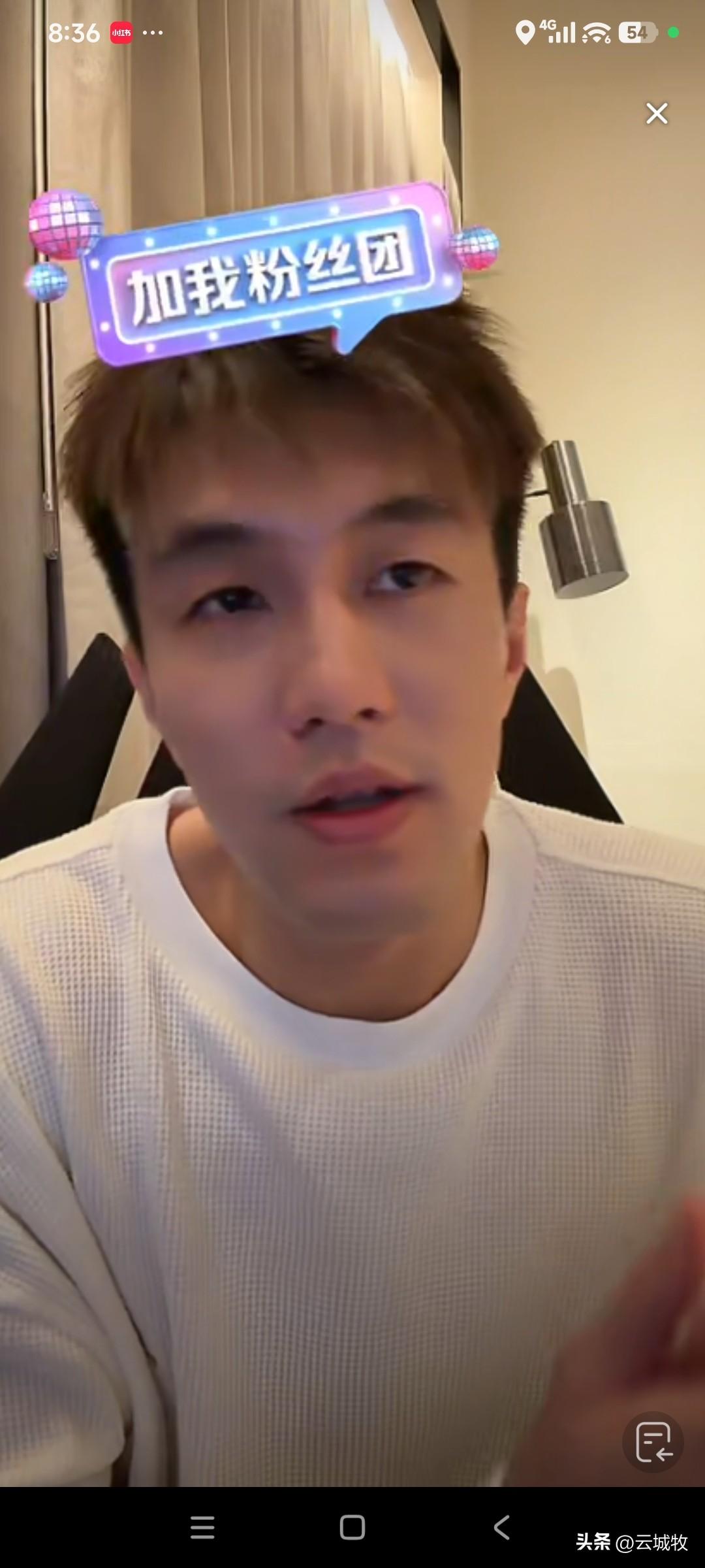 今晚郭艾伦出现在了抖音直播间，主要回应了最近球迷关心的2个问题。
一是关于最近郭