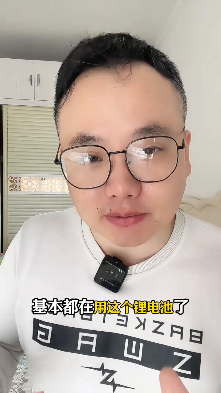 手机电池长期100%满电会缩短电池寿命吗？
为什么手机长时间百分百的满电最伤电池