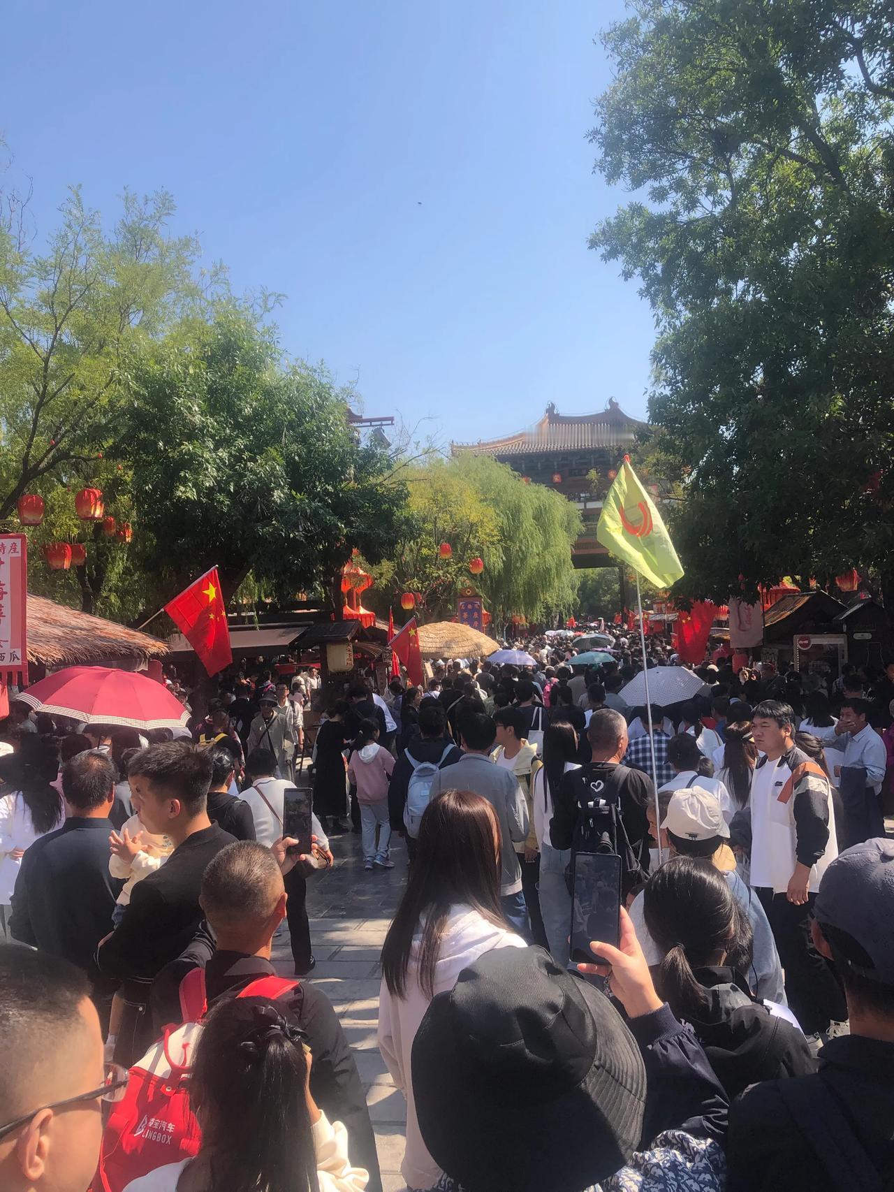 十一出来体验一下，可不得了，人真多呀！