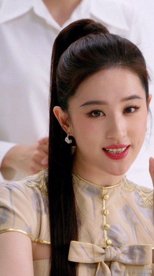 #刘亦菲新中式look#刘亦菲和新中式的适配度真的也太高了。整个人都有一种古典女