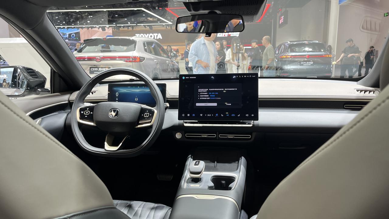 长安蓝鲸超擎这个价格真的有点吓傻了。

第四代CS75PLUS蓝鲸超擎，起步价1