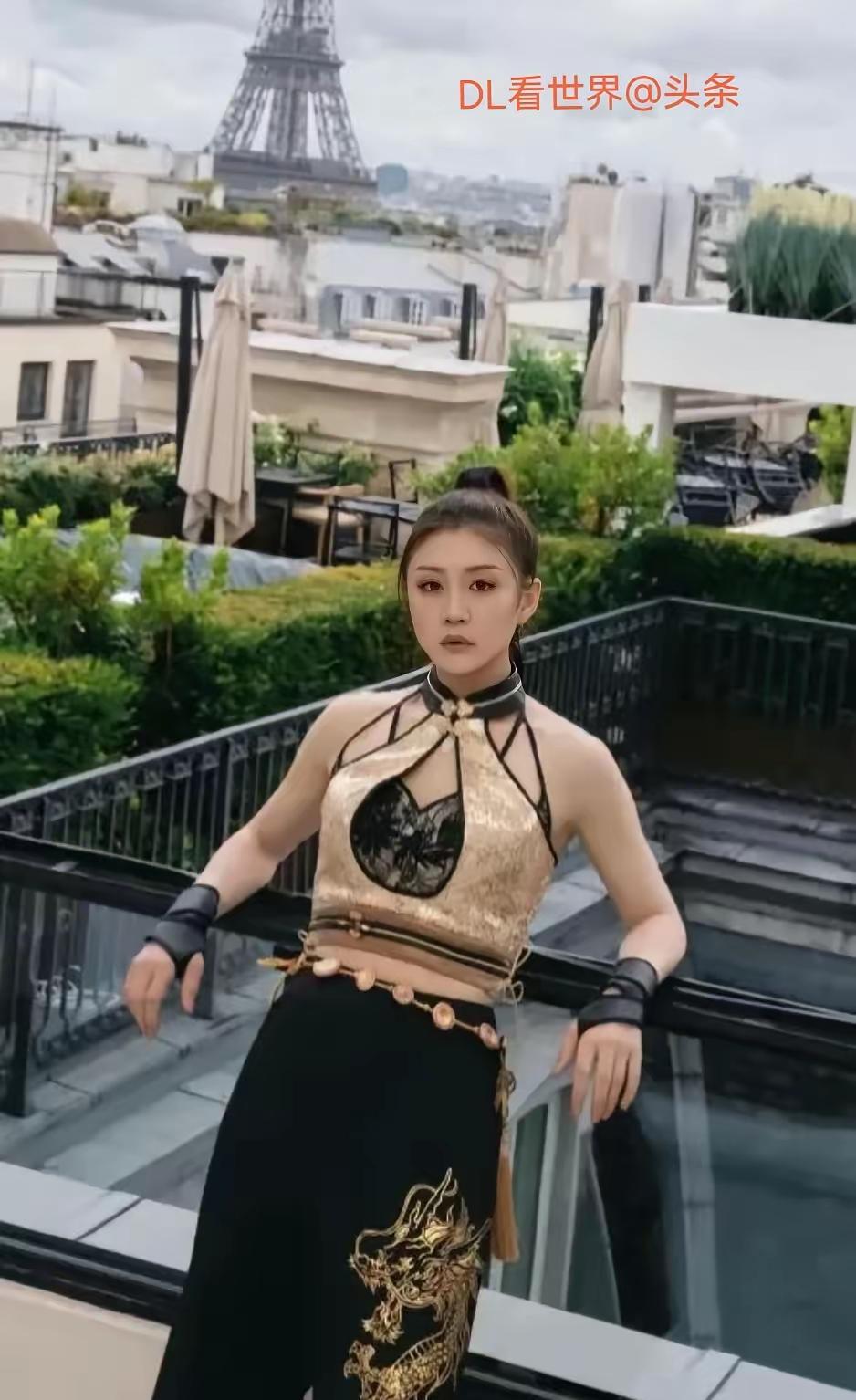 世界冠军转型当明星？
陈梦用行动撕掉你的猜测。
巴黎秀场上，她穿高定，戴珠宝，镜