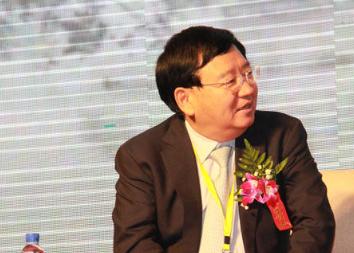 2006 年，徐小平从新东方套现 40 亿离场，后来经 “央视一姐” 张泉灵一番