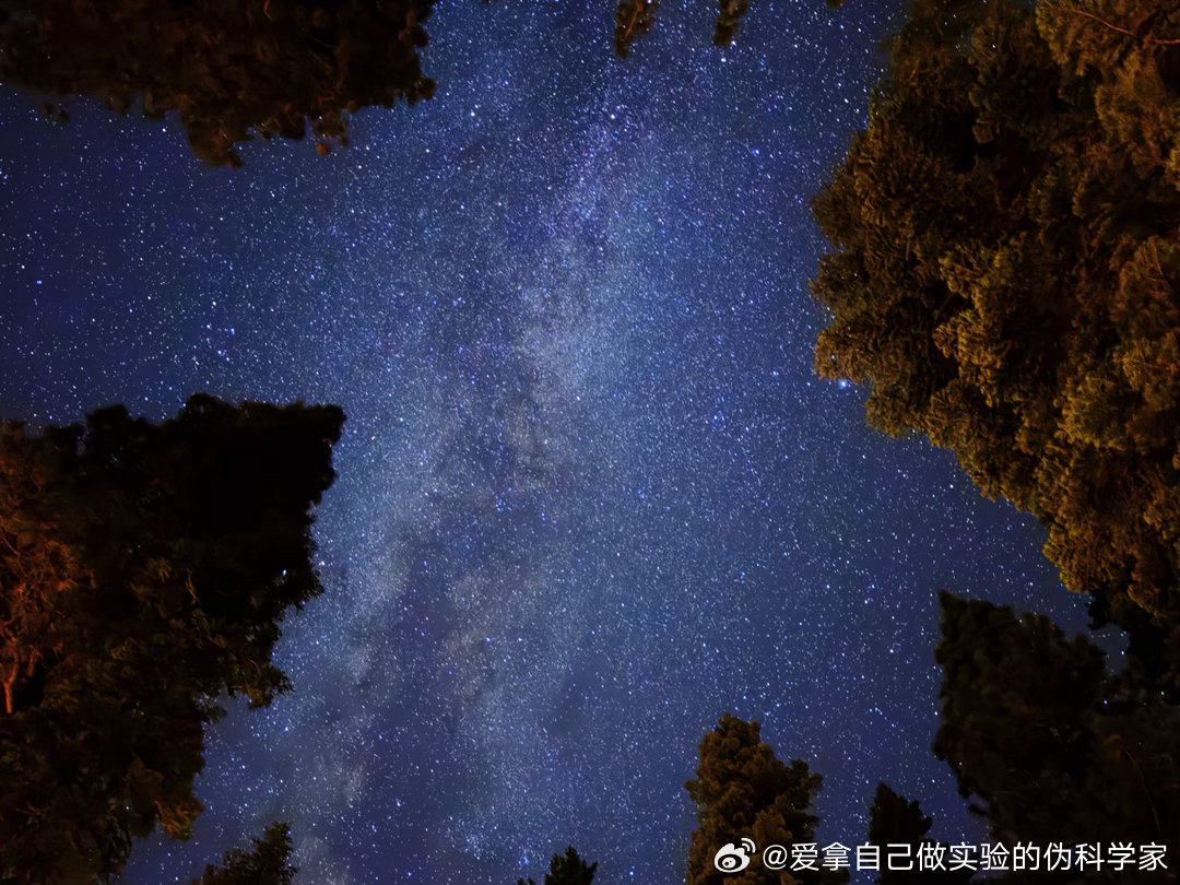 完美观星日[耶]万里无云，没有月亮，超暗的湖边比上次在Joshua tree的银