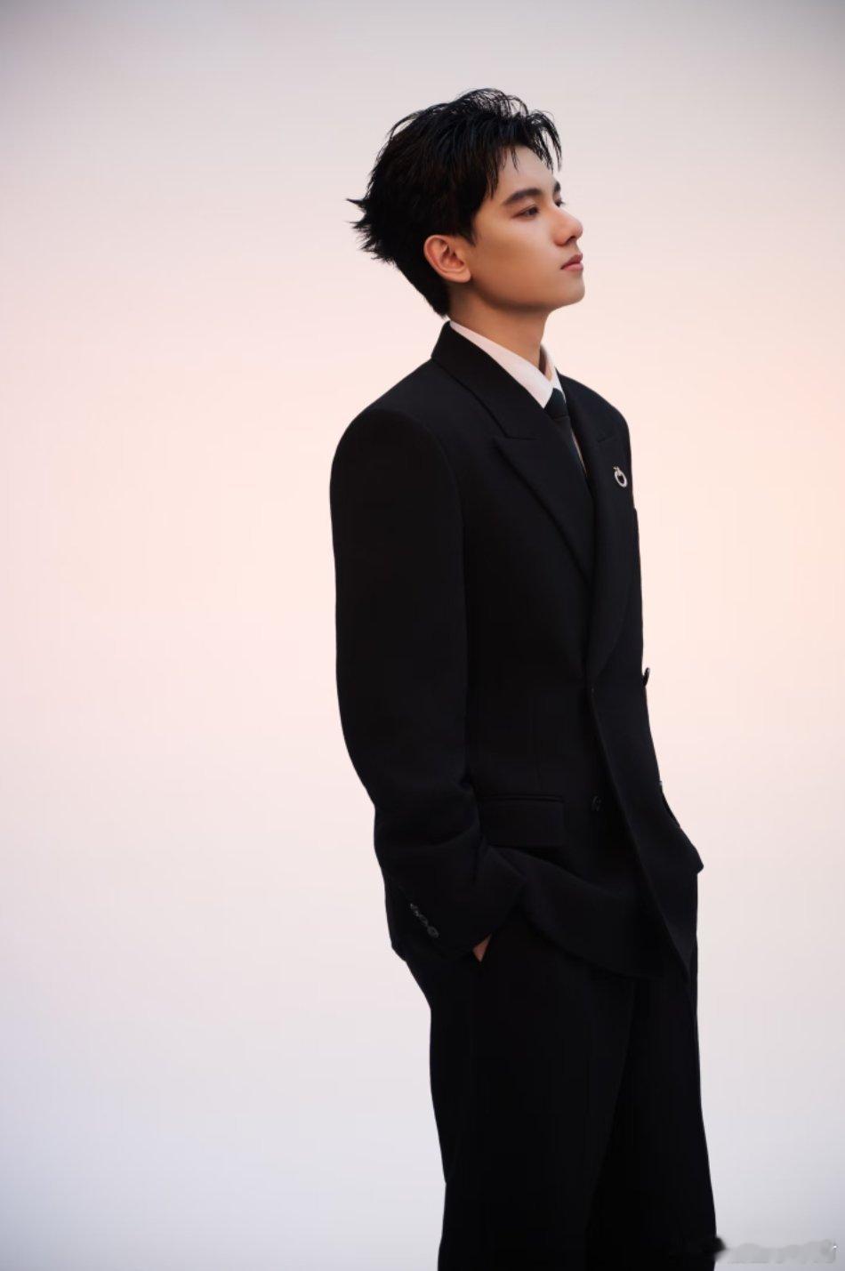 胡先煦分享的一组西装写真～ 