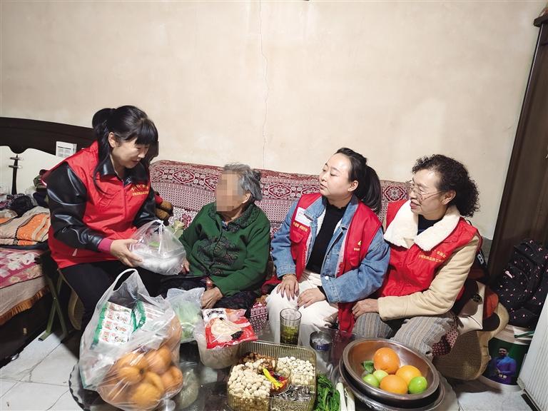 “织牢‘一老一少’幸福经纬”公益项目用微光照亮独居老人和困境儿童的天空