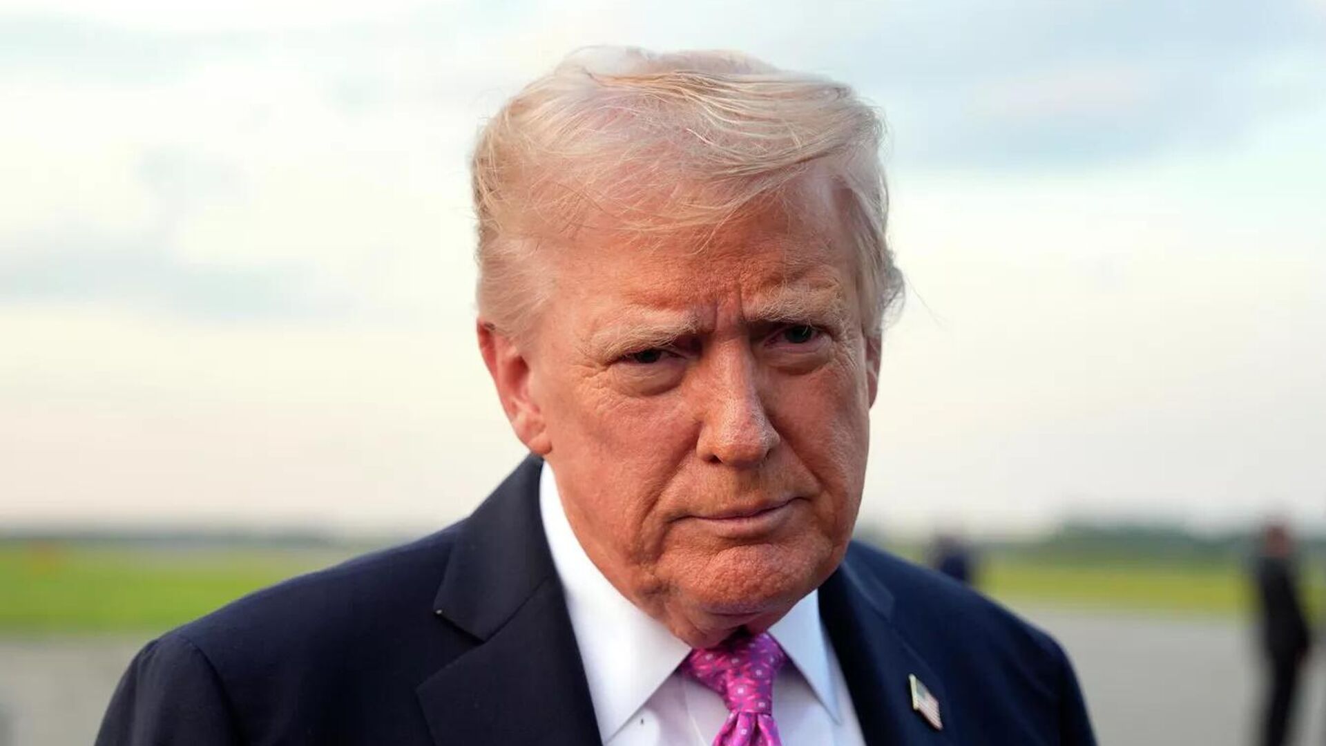 据环球时报报道，特朗普严厉抨击盟友不愿为美以对伊朗军事行动提供支持，改口称美国从