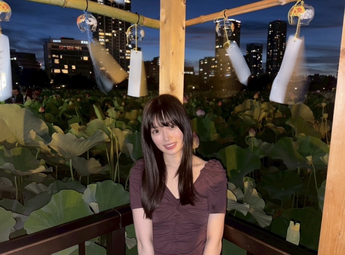 愛宕心響「今日は夏らしい一枚でスタート📸大好きなお友達が撮ってくれたんです。夏