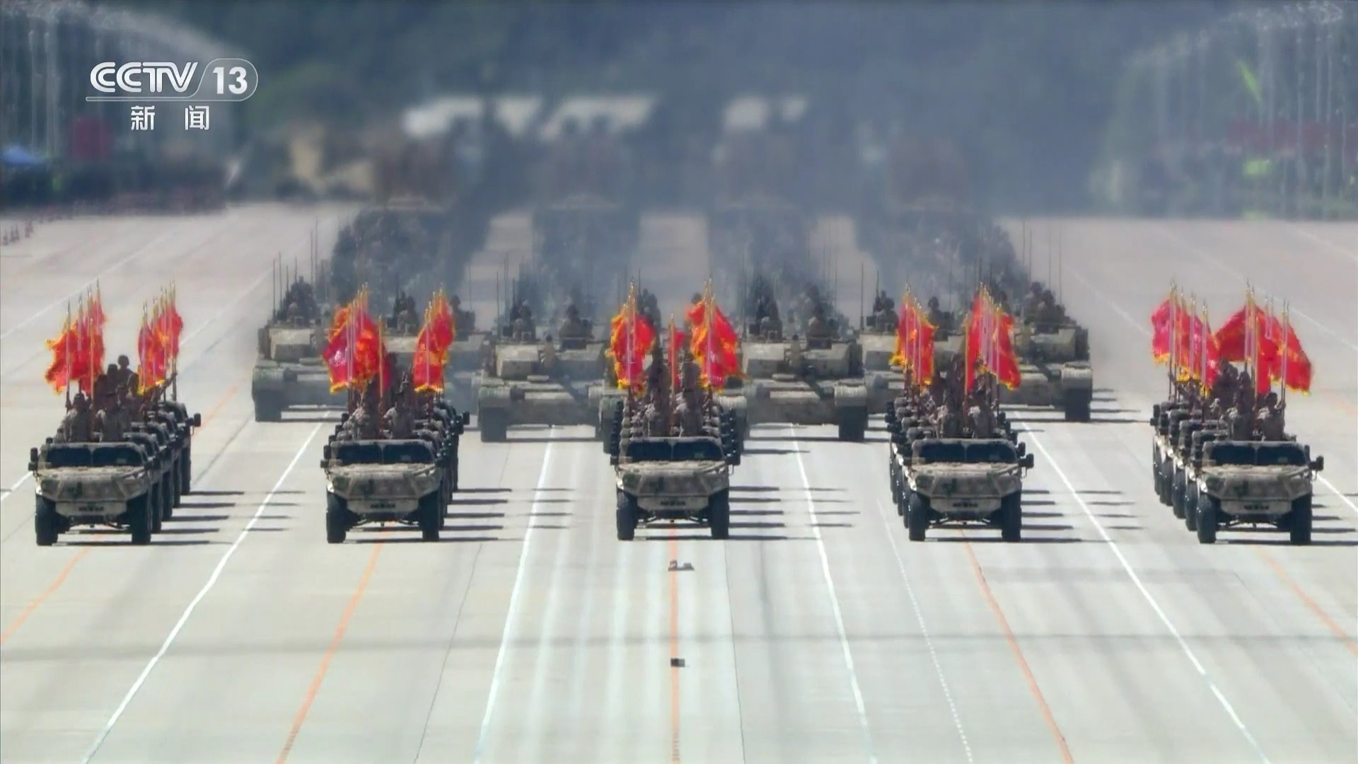 九三阅兵训练最新画面装备方队在阅兵集训点彩排画面 ​​​