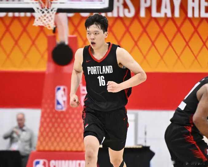 北京时间7月17日，NBA拉斯维加斯夏季联赛开拓者对阵掘金，开拓者上半场48-5