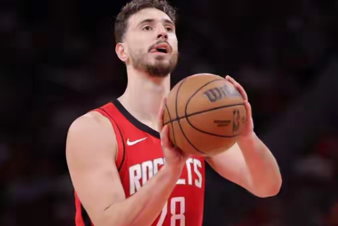 让阿门、小谢一直打，申京上去没啥意义啊。除了卡位、抢板、掩护，就跟着折返跑了。而