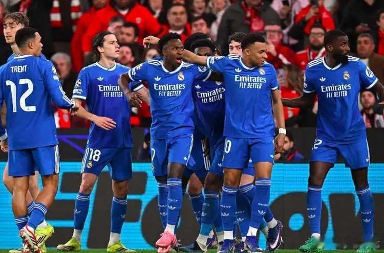 北京时间2月18日凌晨，欧冠1/8决赛附加赛首回合的焦点战，皇马在客场挑战本菲卡