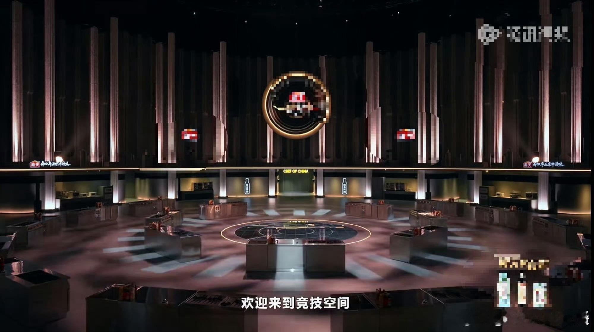 一饭封神厨房格局打开了有大冰箱的不止有男生女生向前冲看惯狭小综艺厨房，一饭封神直