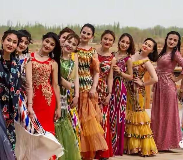 新疆的美女是不是特别多新疆美女确实多！多民族混血基因，五官立体、眉眼深邃，兼具东