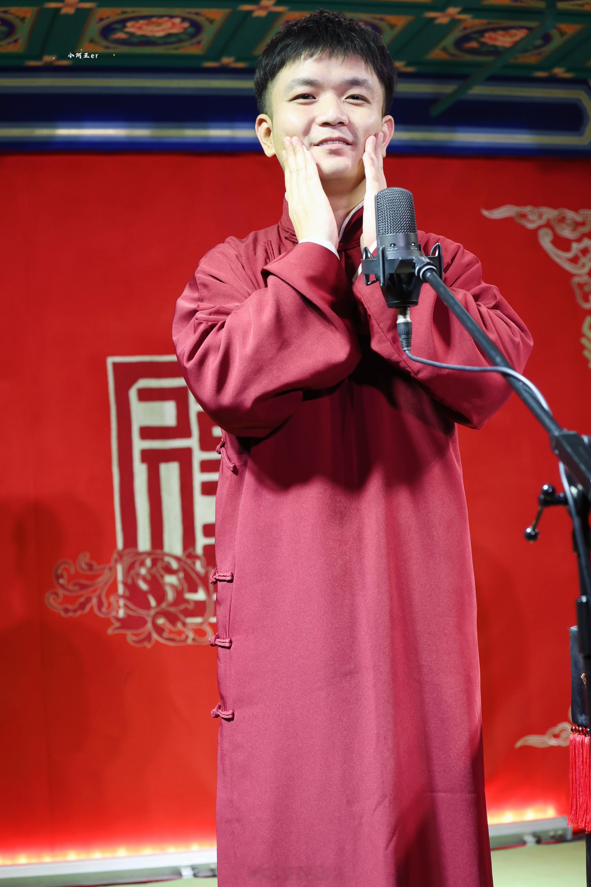 王霄颐  王霄颐 就算大雨让这座城市颠倒 我会给你怀抱. 💌📍2026.8.
