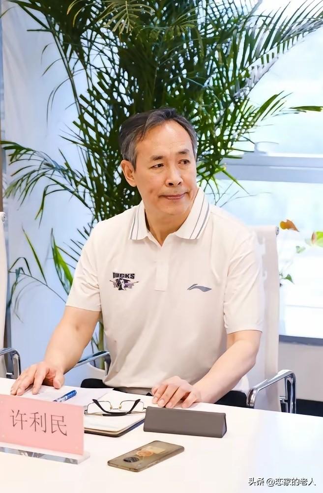 许利民啥都不怕就怕打主场
说这话是有根据的，为啥客场能赢上海15分，他没有包袝，