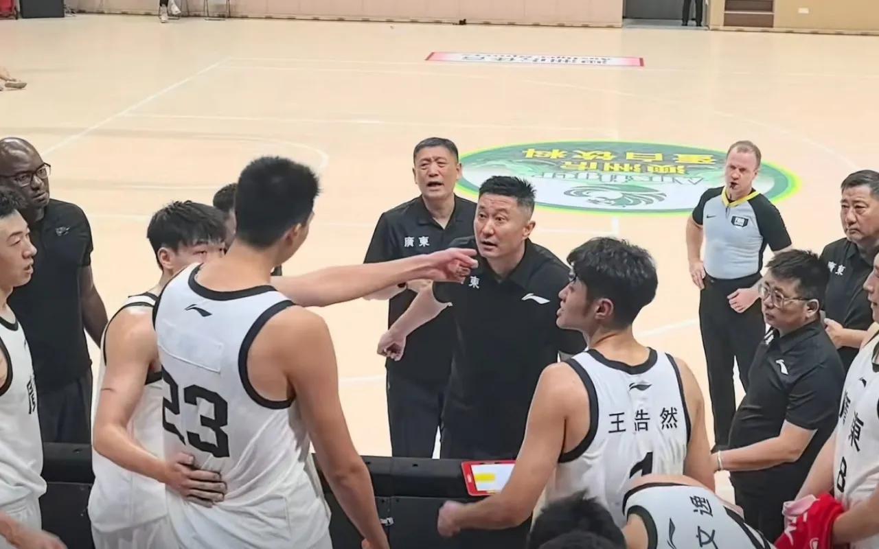真牛，许昕为数不多敢顶撞杜峰的球员！

昨天的一场比赛中，杜峰执教的广东全运会男