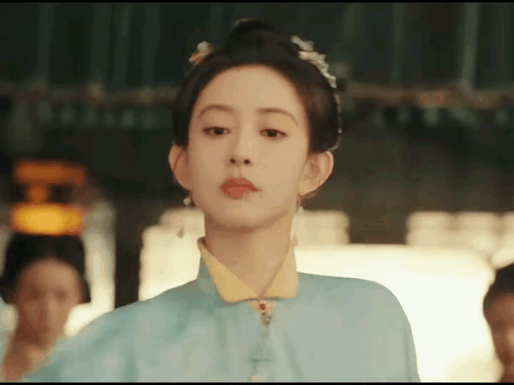 《九重紫》窦明小产的消息传开后王映雪来接她回家但终究未果就给了她一袋钱买补品吃宋
