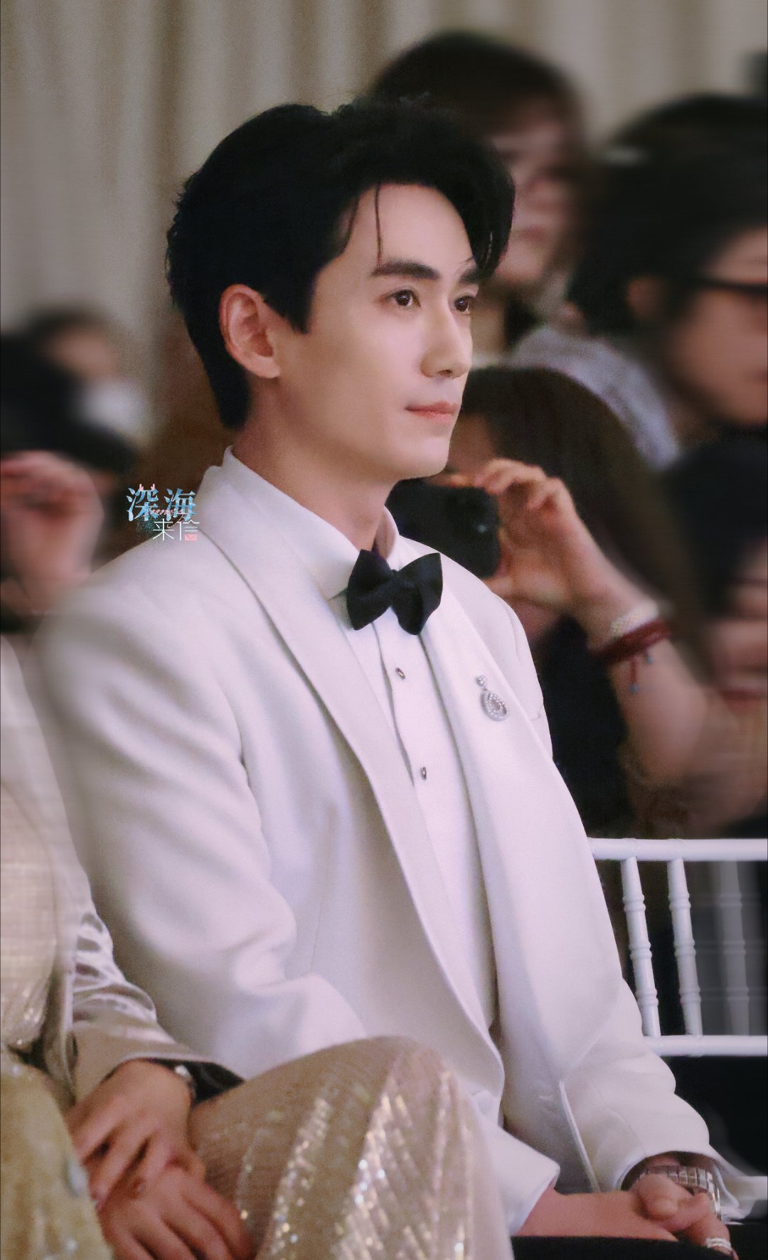 月满，爱也满。朱一龙❤️朱一龙白马王子既视感朱一龙雅诗兰黛全球护肤代言人