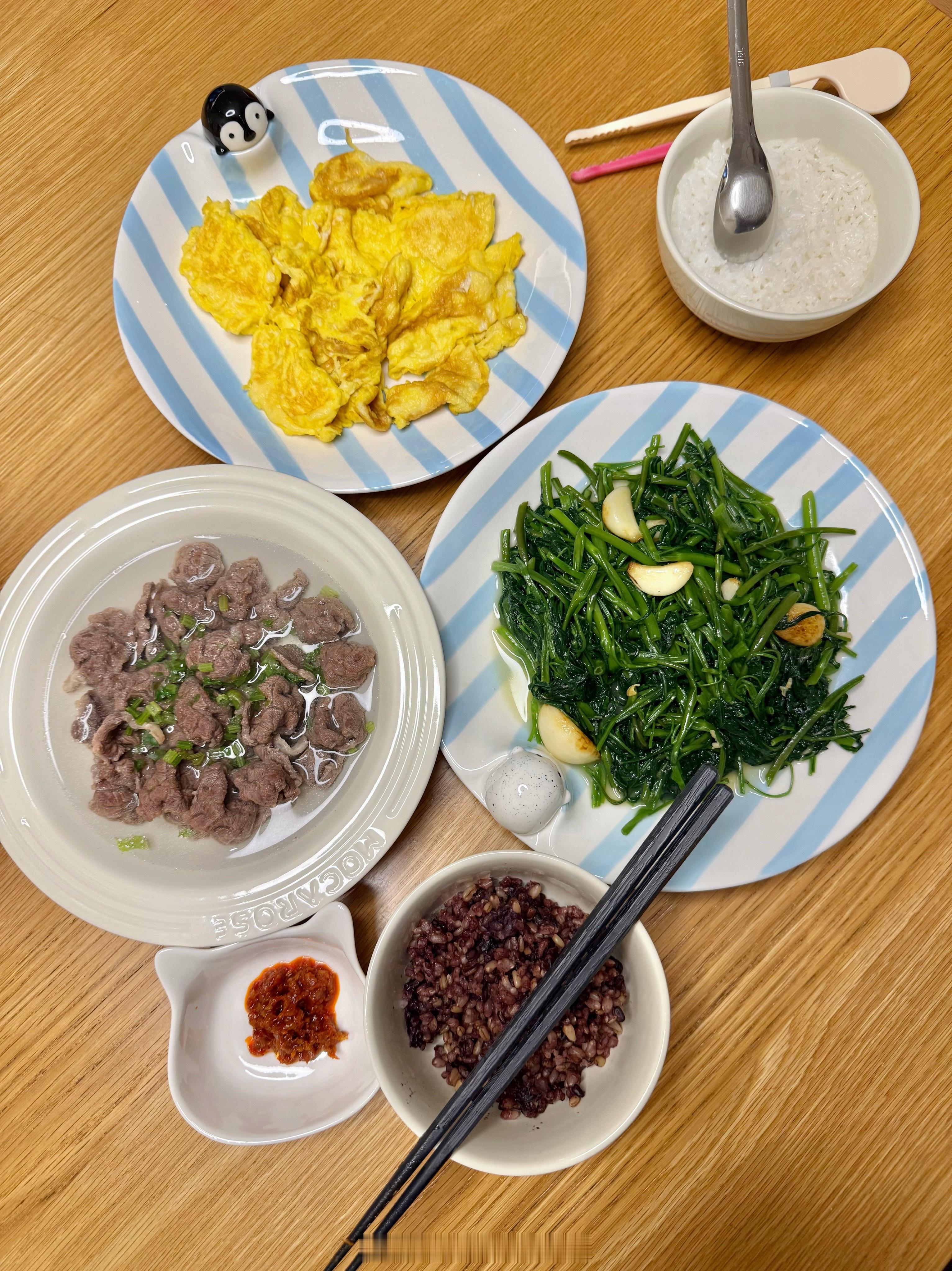 看得出来我今晚不想做饭了吧…没想到鱼姐又想encore沙葱煎蛋，但我没买，只能沙