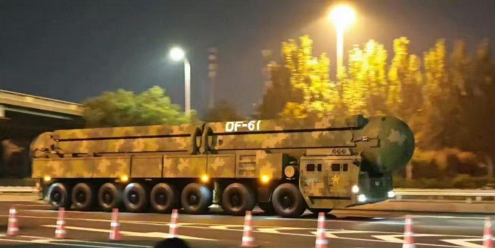 九三盛大阅兵我去东风61！！！！！！！！！根本没见过啊！！！要知道能拿出来的，说