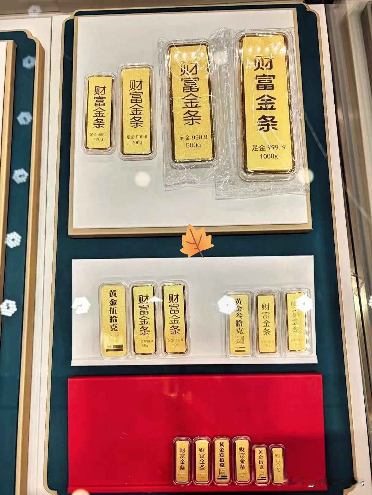 持有大量黄金的人
现在估计大腿都快拍肿了，
就在5月5日国际金价跌到995/克，