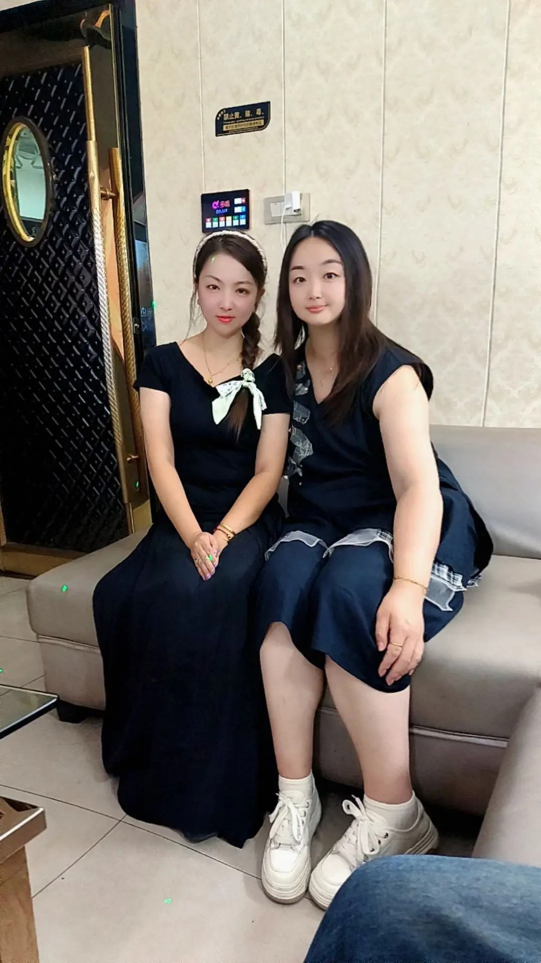 湖北的山，湖北的水，湖北的女人最最美，湖北的J湖北的菜，湖北的男人就是帅