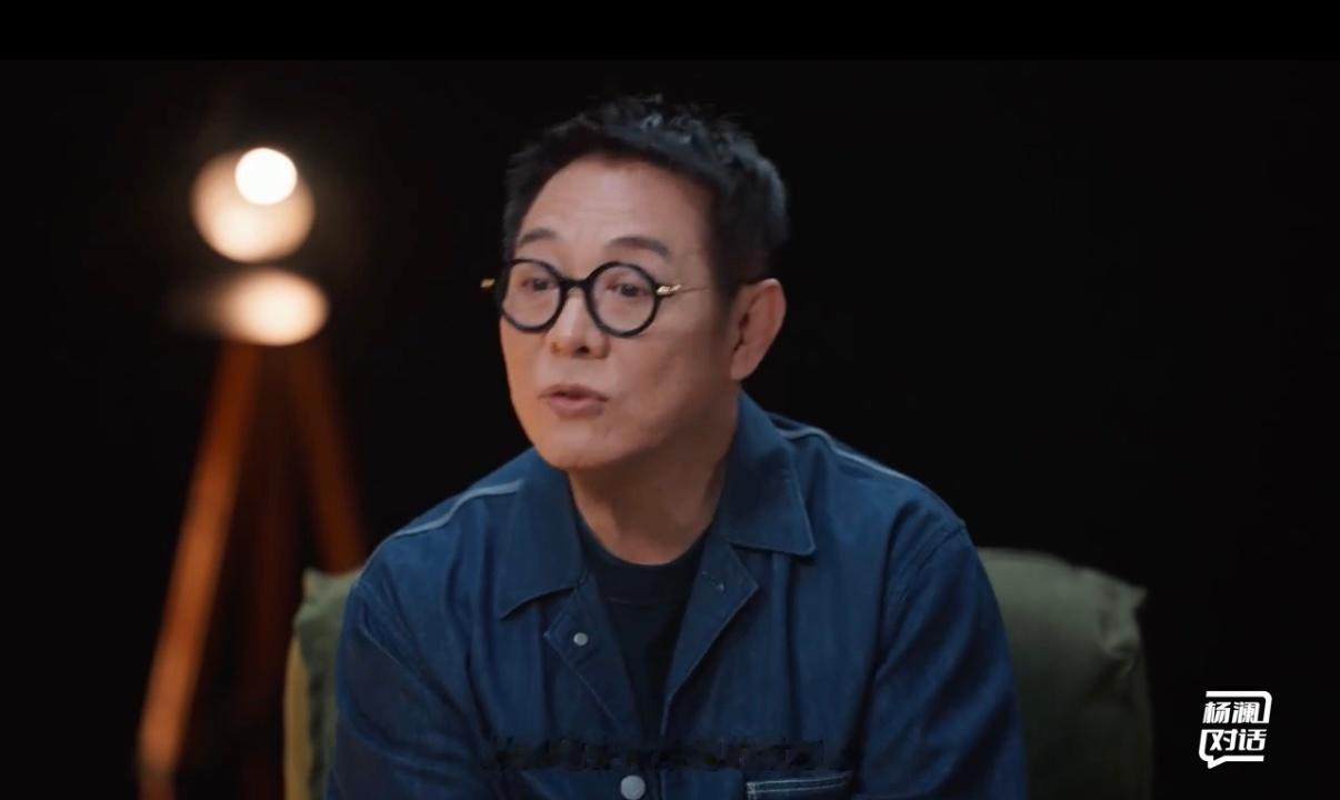 李连杰得知女儿有抑郁症的反应这段访谈真的看得心里一沉😔。李连杰女儿一腔热忱想去