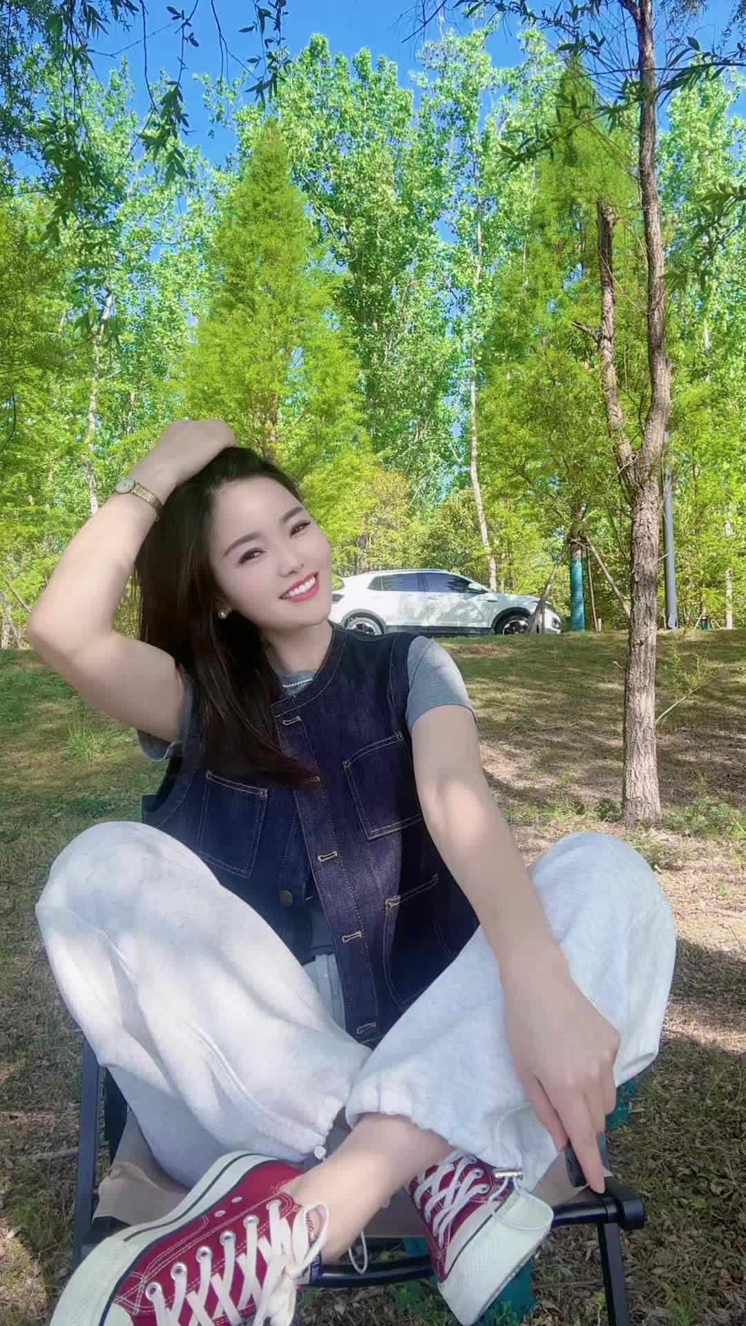 眼下的生活，不是没有快乐， 只是所有的快乐都暗含着一层谨慎的底色！