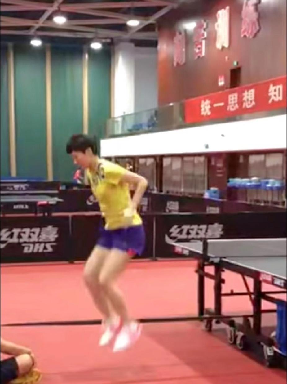 考古到王曼昱的可爱训练日常！蹦蹦跳跳太萌啦✨
 
考古到曼昱早期的训练视频，这小