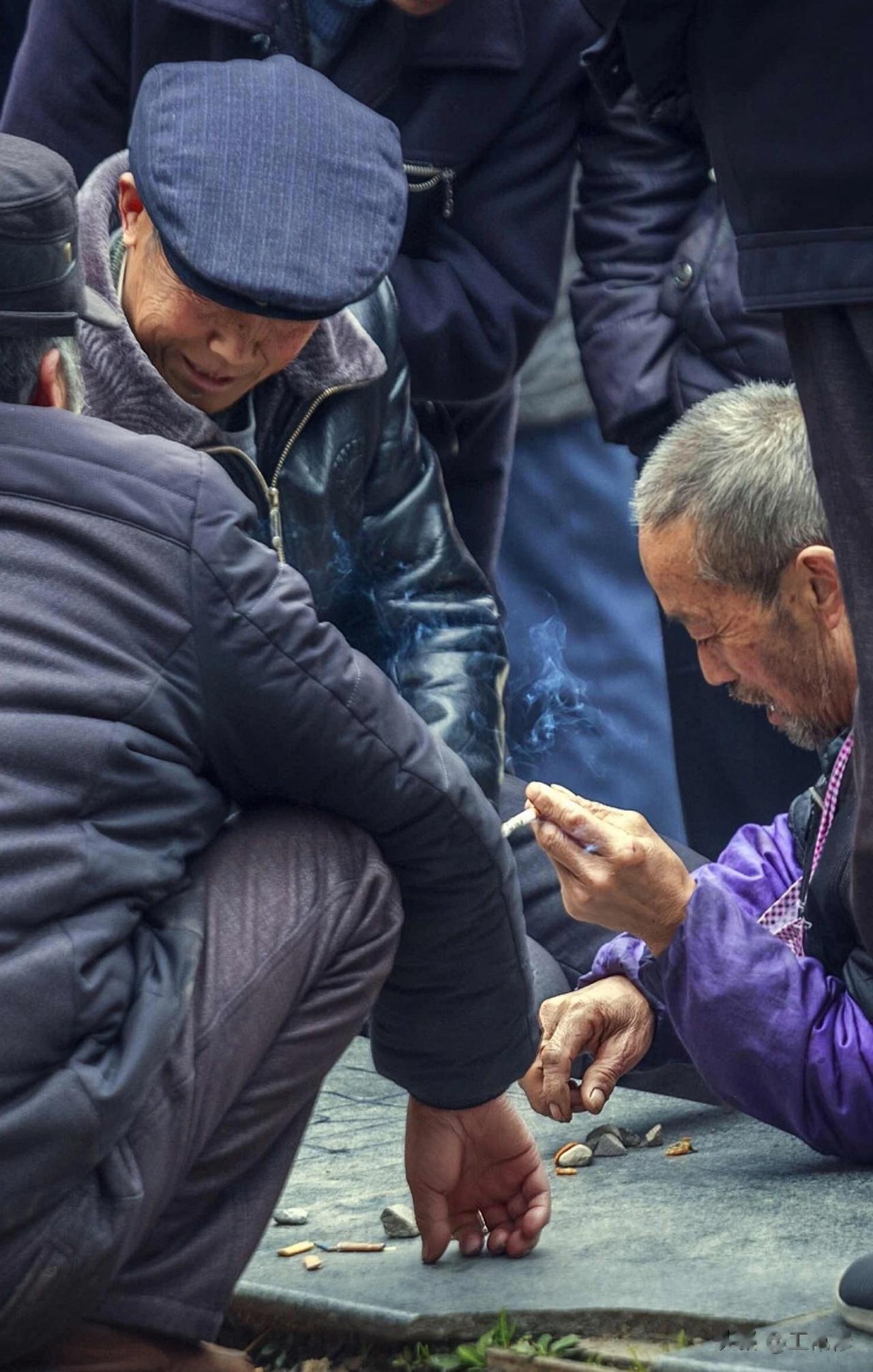已经退休的老人，真心建议您少去这5种场合:

1.不要经常去原单位

甭管您退休