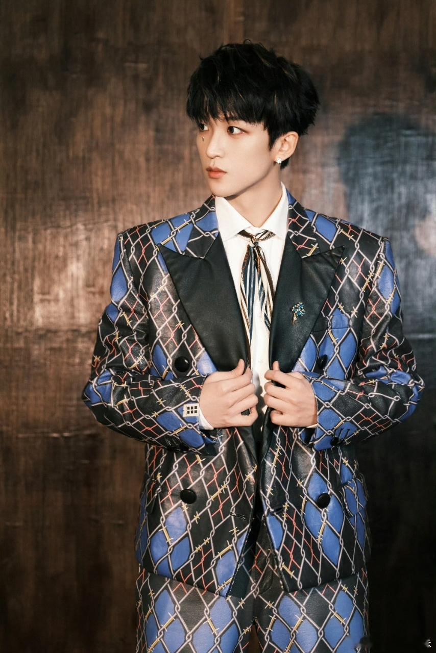 黄子弘凡最冷的地方跳最热的舞零下严寒里的热辣暴击！舞姿稳如泰山，力度爆棚、美感十