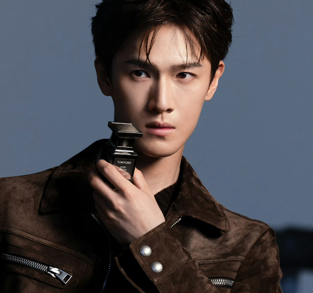 李昀锐最新商务大片，这个风格也好适配啊，英气俊朗感！！[打call][打call