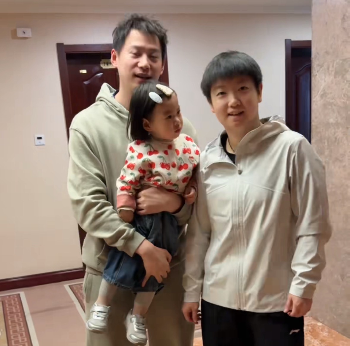 他闺女这眼神不就是这“” 