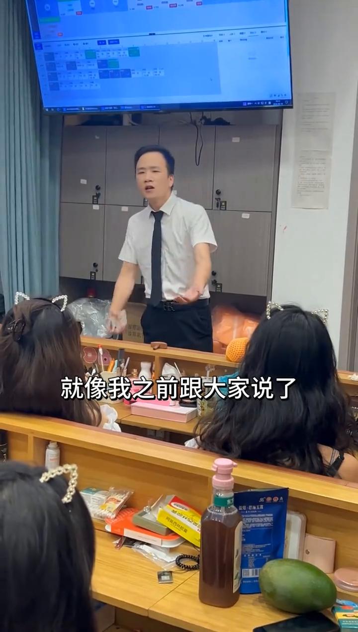 不要把穷人的苦难当做励志的故事。他讲那些东西有多成功吗？他离开他的家庭有几个人成