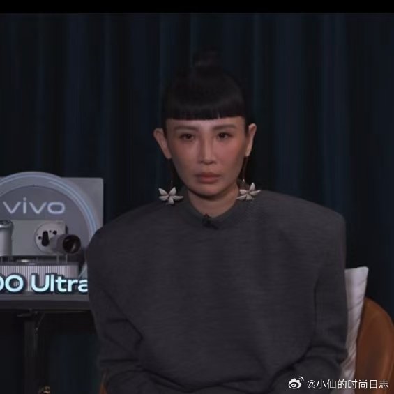 歌手直播歌手赛前视死如归的表情 个个眼神坚定气场拉满，视死如归的状态，注定舞台超