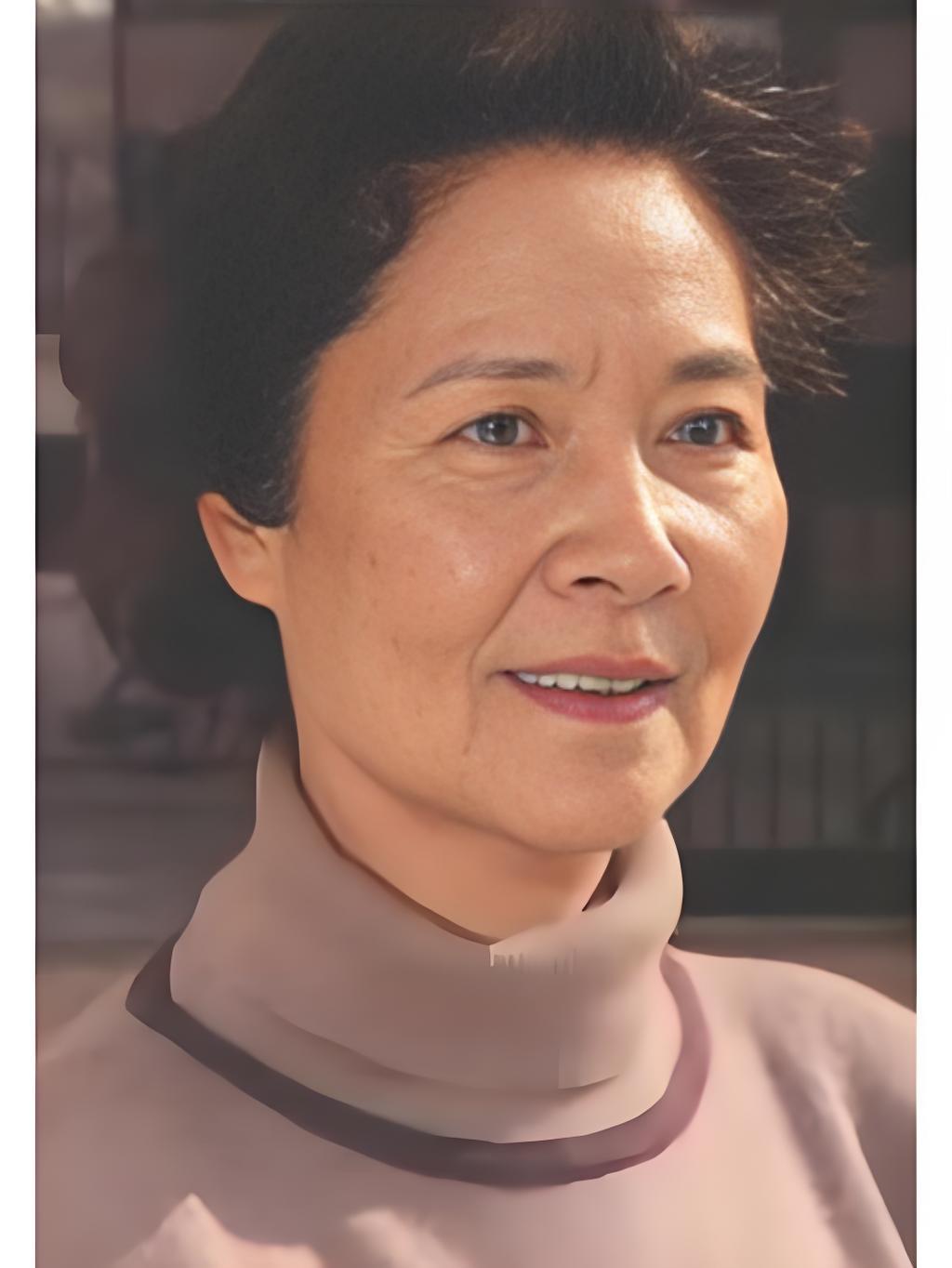 演员颜美怡，还有老影迷记得她吗？早年便亮相大银幕，在1954年的影片《英雄司机》