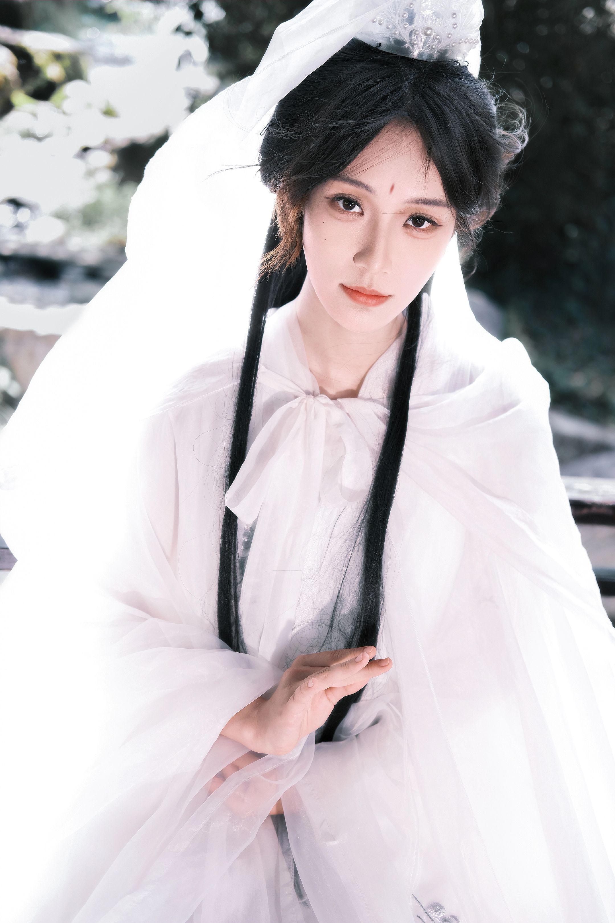 “你与我先谈养心殿 后拜瀑布淋身。”