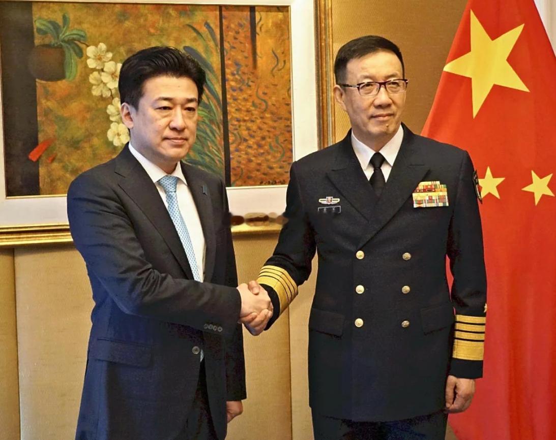 #中国国防部长与日本防卫大臣举行会谈# 6月1日，中国国防部长董军与日本防卫大臣