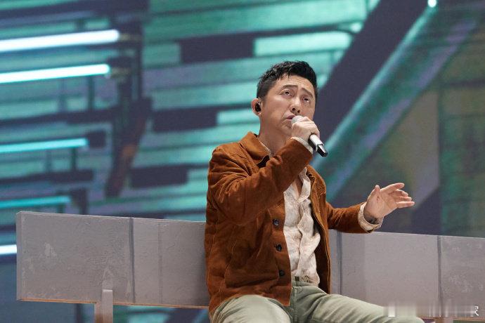 声生不息亚洲嘉年华剧照 这组剧照太会撩了！灯光、布景、嘉宾状态全在线，每一张都让