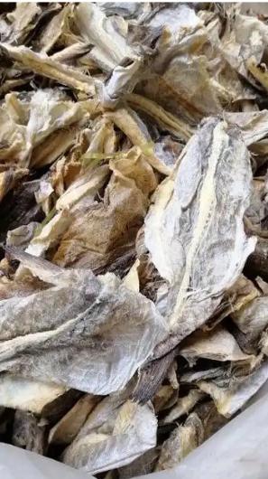 小时候家里穷，买不起肉，经常会买柴鱼皮，
在当年，鱼6元一斤，肉12一斤，柴鱼皮