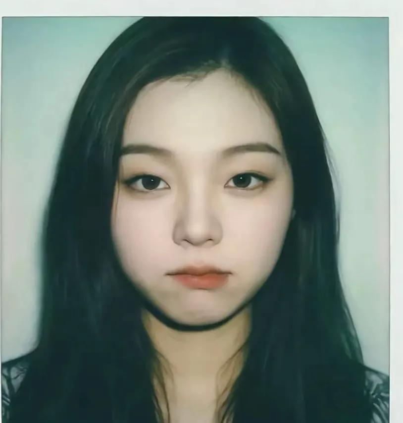 2001 年出生的文桃桃，甘肃陇南人，年仅 20 出头的年纪，却把恶毒刻进了骨子