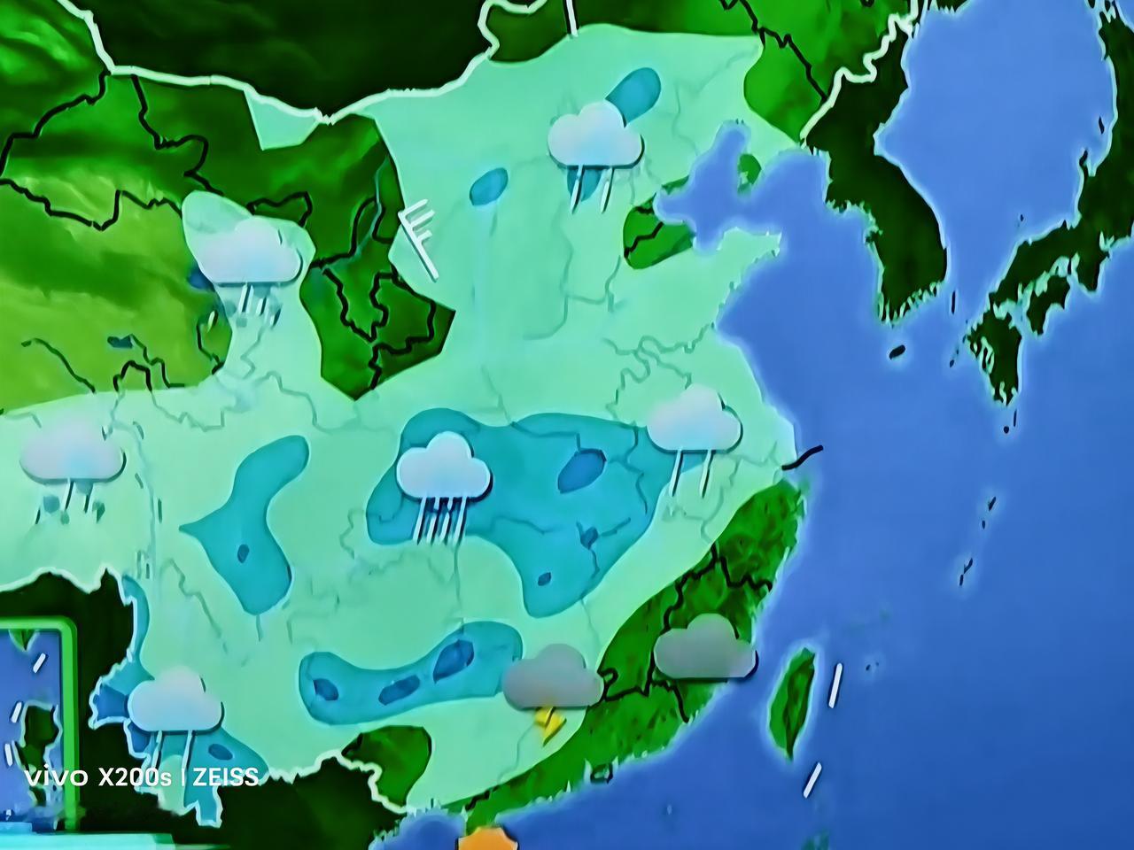 晒图笔记大赛降雨：据中央气预报，下图是今明两天部分地区降雨通报，外出旅游的人员应