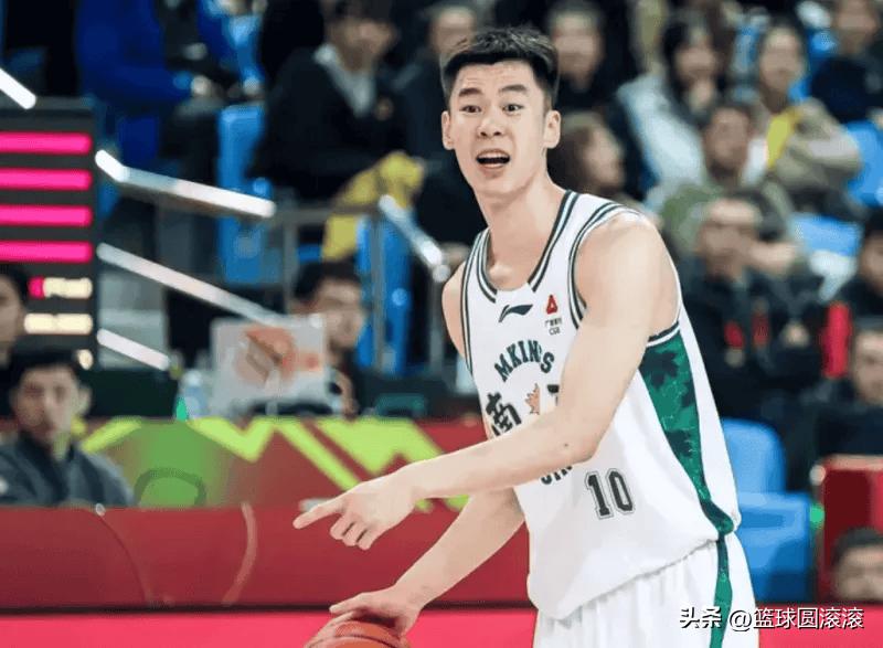 CBA格局范本！同曦三年顶薪锁定郭昊文，合同暗藏暖心条款：冲击NBA无条件放行！